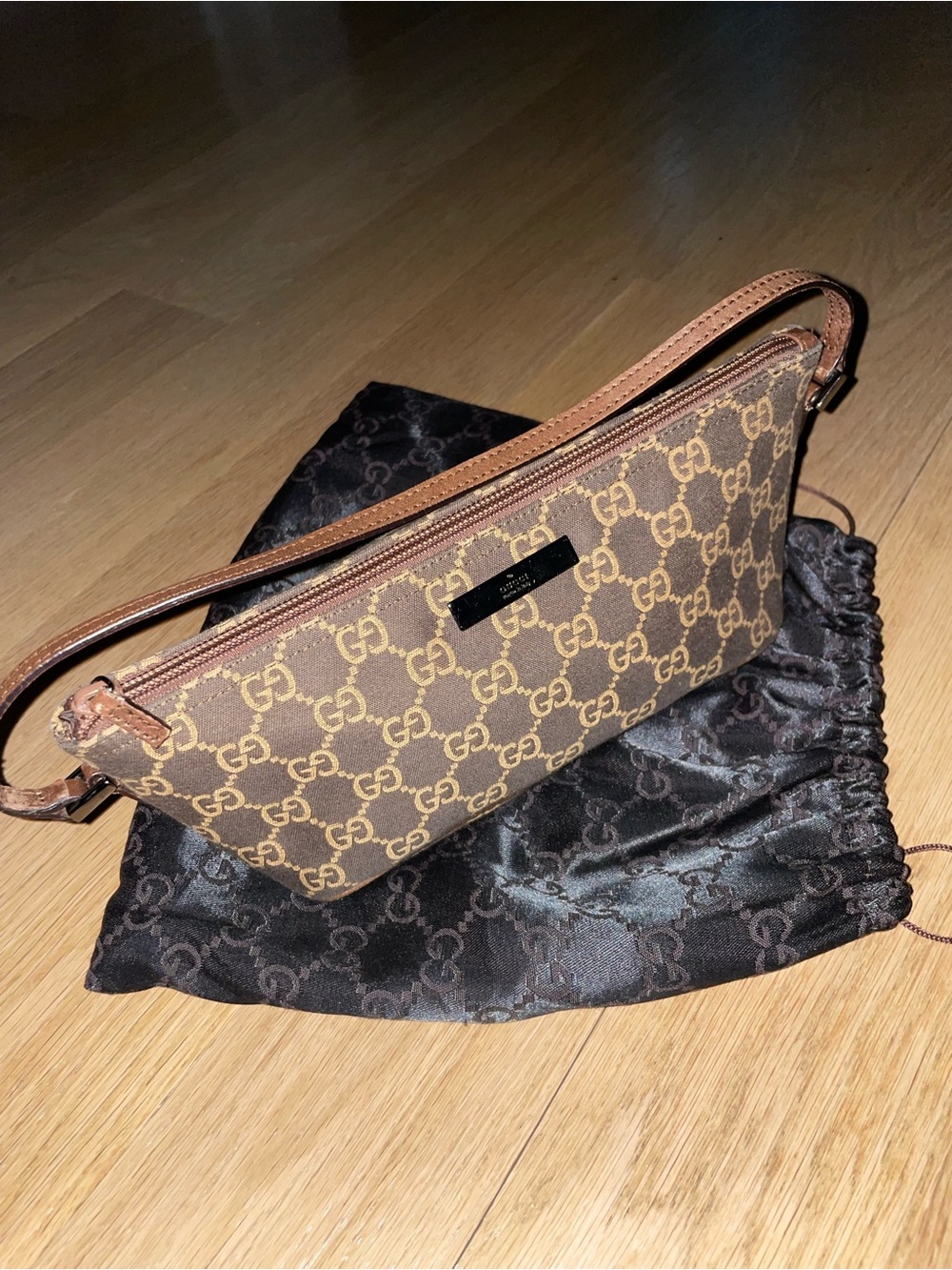 Authentic Vintage Gucci Brown GG Canvas Top-Handle Pouch with Tan Monogram - Picture 9 of 12